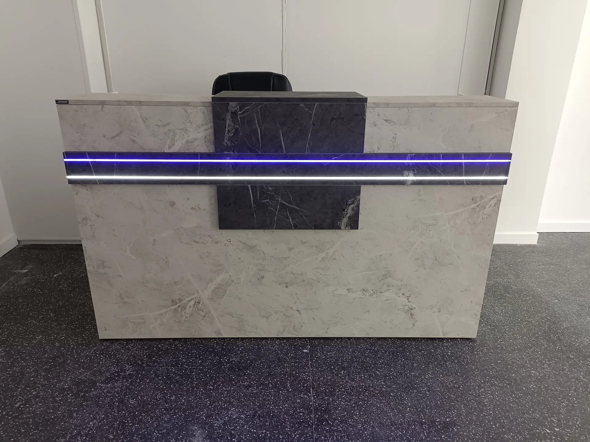 Mostrador de recepción instalado por OFIMOB